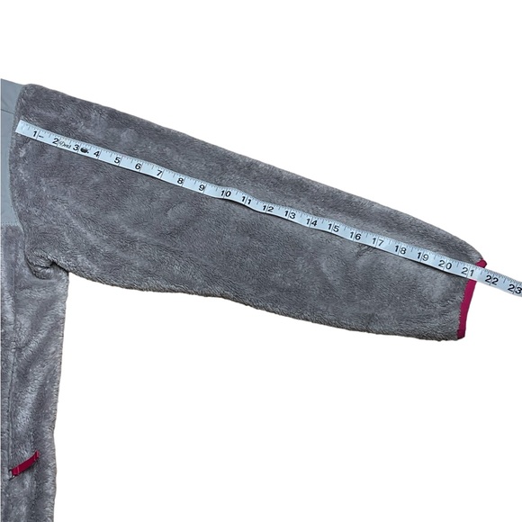 Young Women's JacketGray Fuzzy North Face size 15/16. L/G - Picture 7 of 11